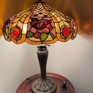 Stained Glass Table Lamp with Floral Design